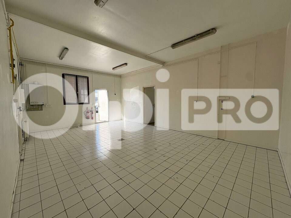 Local d'activité 57m² à louer à Verneuil-l'Etang