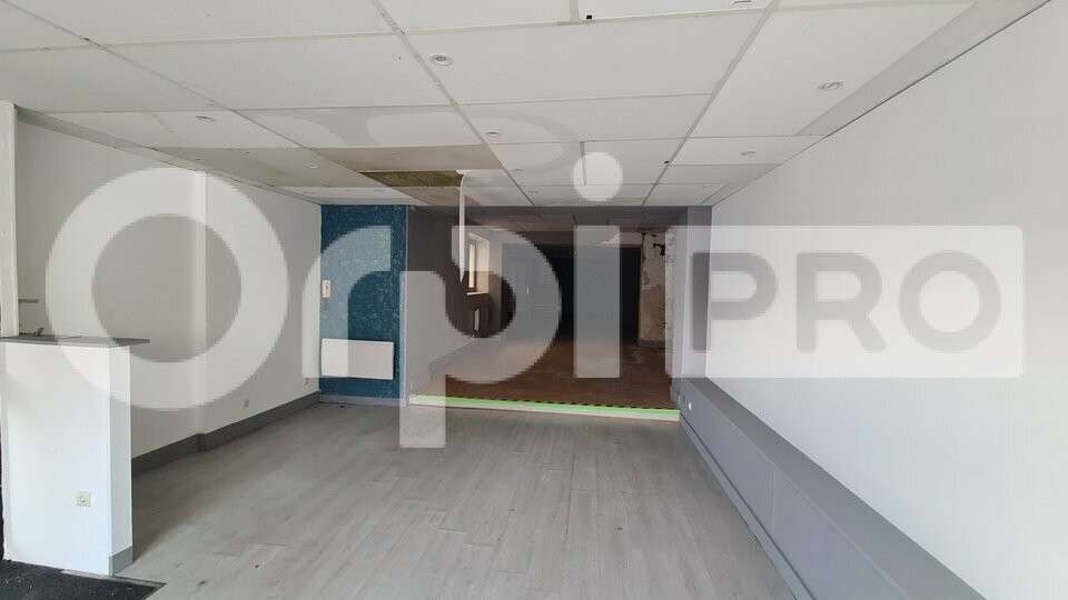 Local commercial 170m² à louer à Commentry centre
