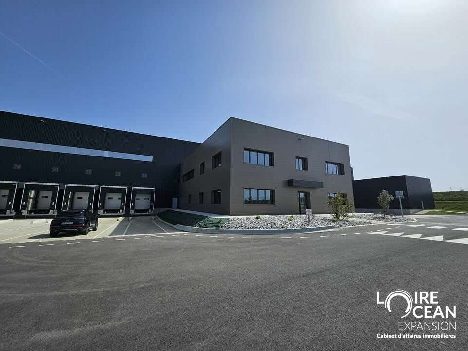 Loue cellule logistique 6000m² à St-Jean-d'Hermine