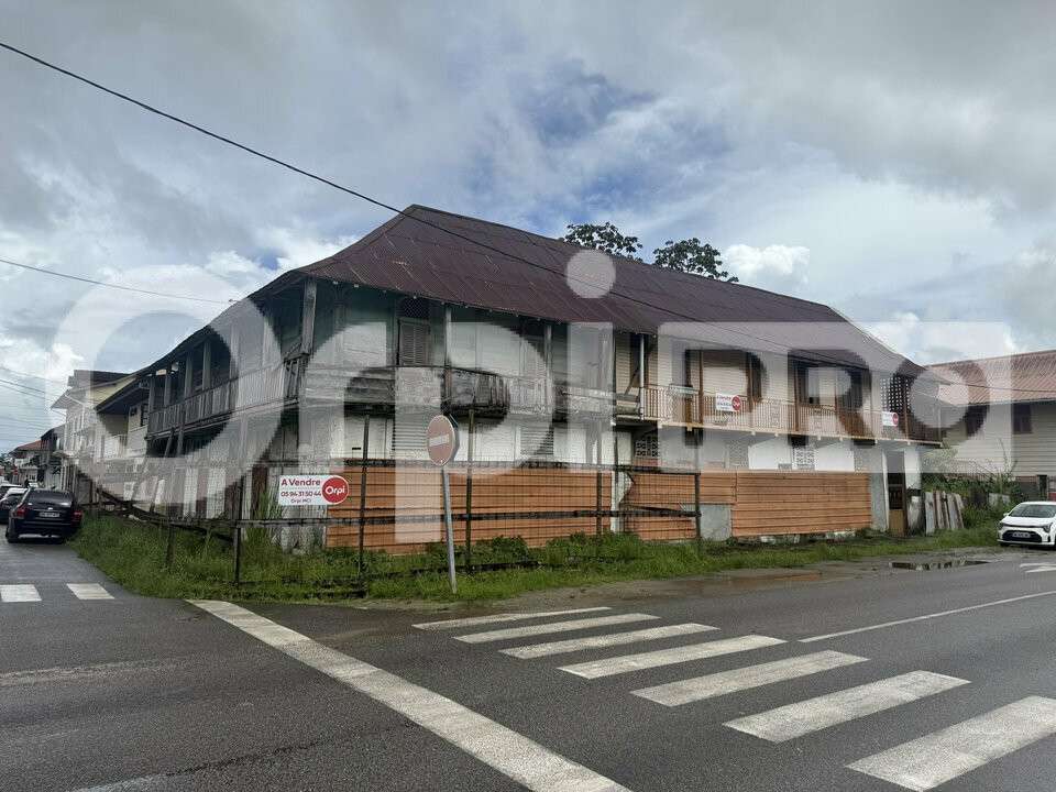 AV immeuble mixte à rénover St-Laurent-du-Maroni
