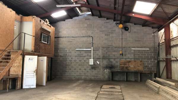 À louer local stockage de 230m² proche Le Boulou