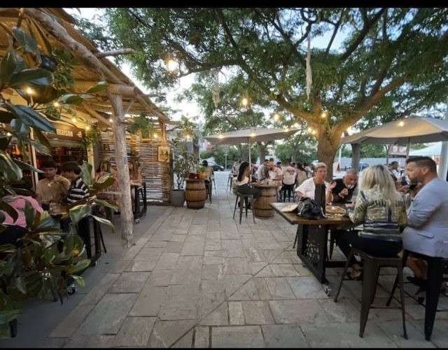 AV bar à vins tapas empl plage Cap d’Agde