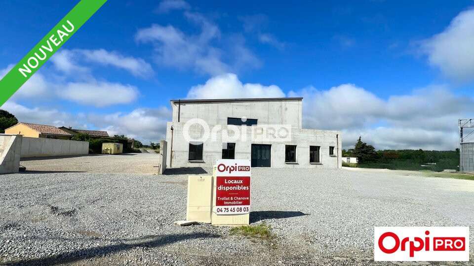Local d'activité 728m² à louer à Marches