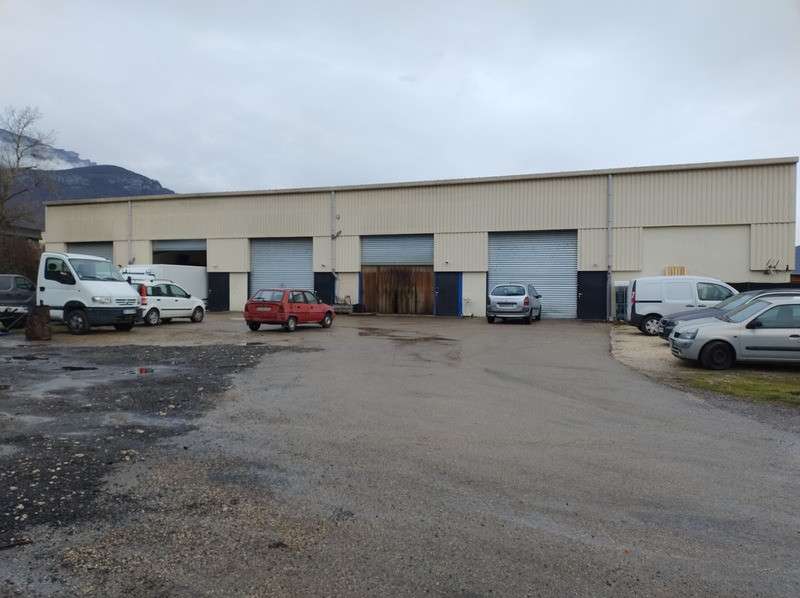 A louer local industriel ZA St-Vincent-de-Mercuze