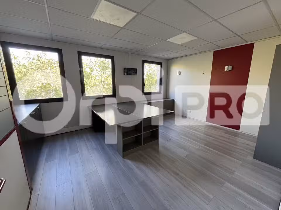 A vendre bureaux à St-Genis-Laval Villa Mercedes