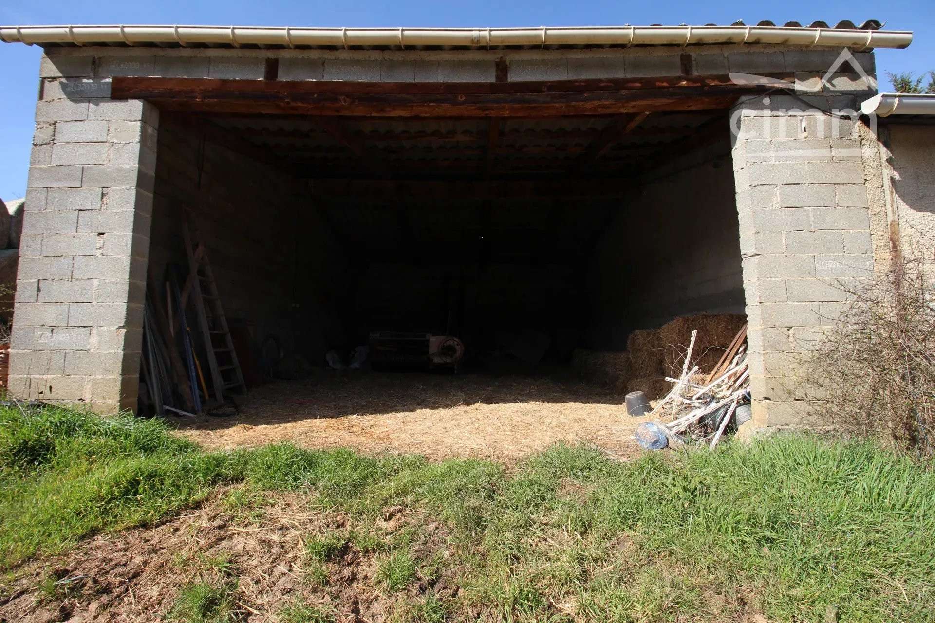A vendre 2 hangars sur une parcelle de 2915m²