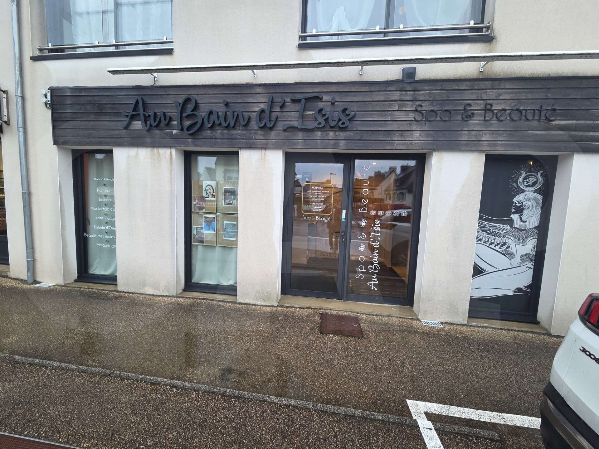 A louer local commercial 118m² à Langueux