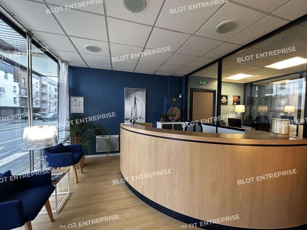 A vendre bureaux 105m² belle visibilité à Rezé