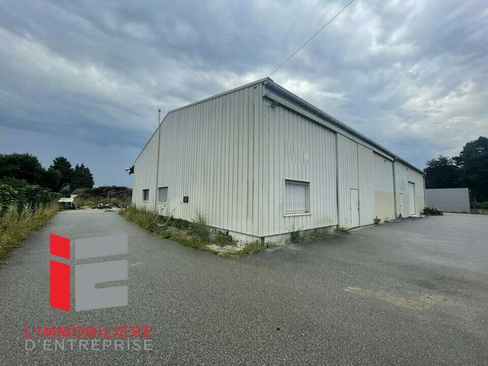 Local d'activité 885m² à louer à Caudan