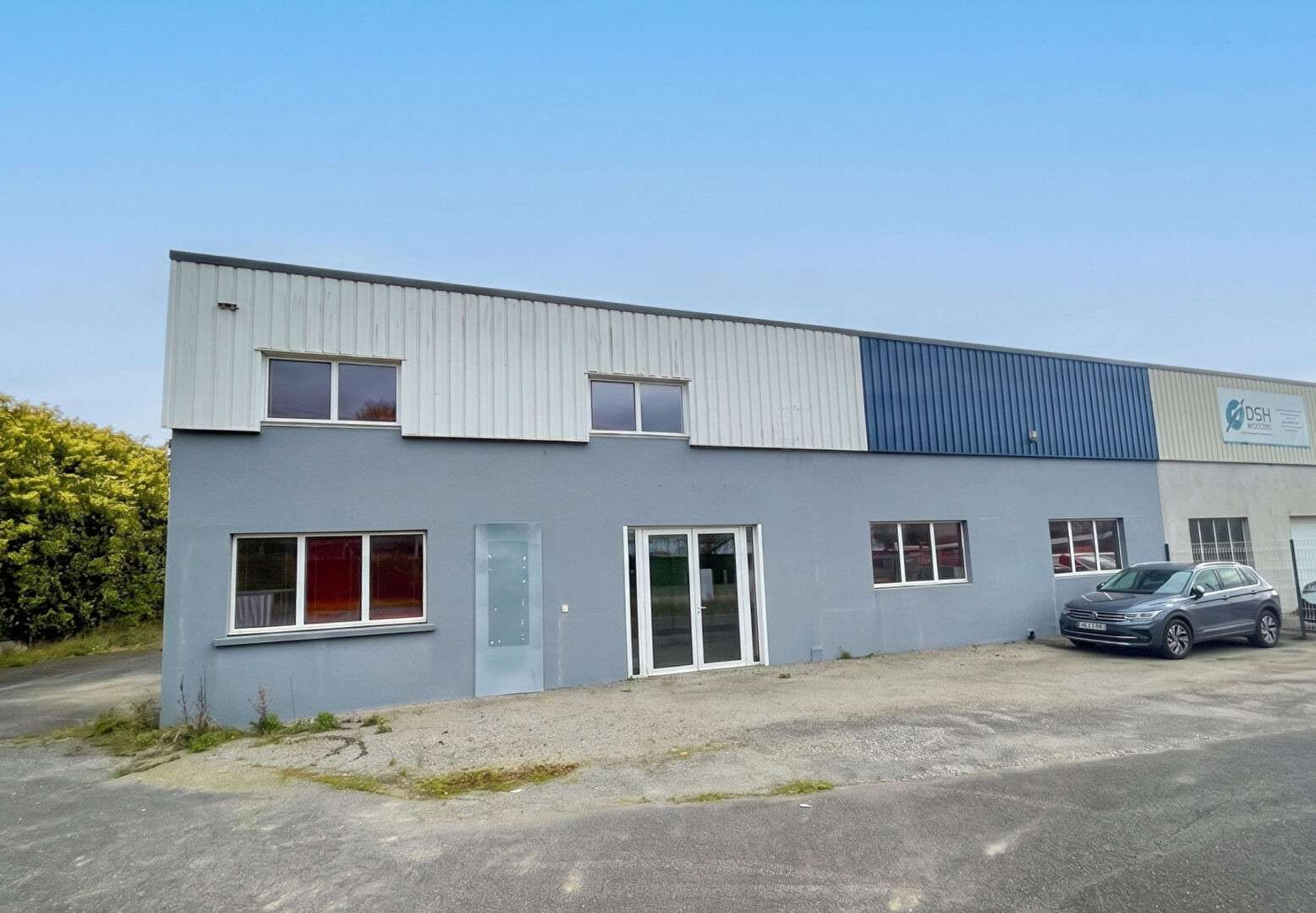 A louer local d'activités 650m² Laval ZA Touches