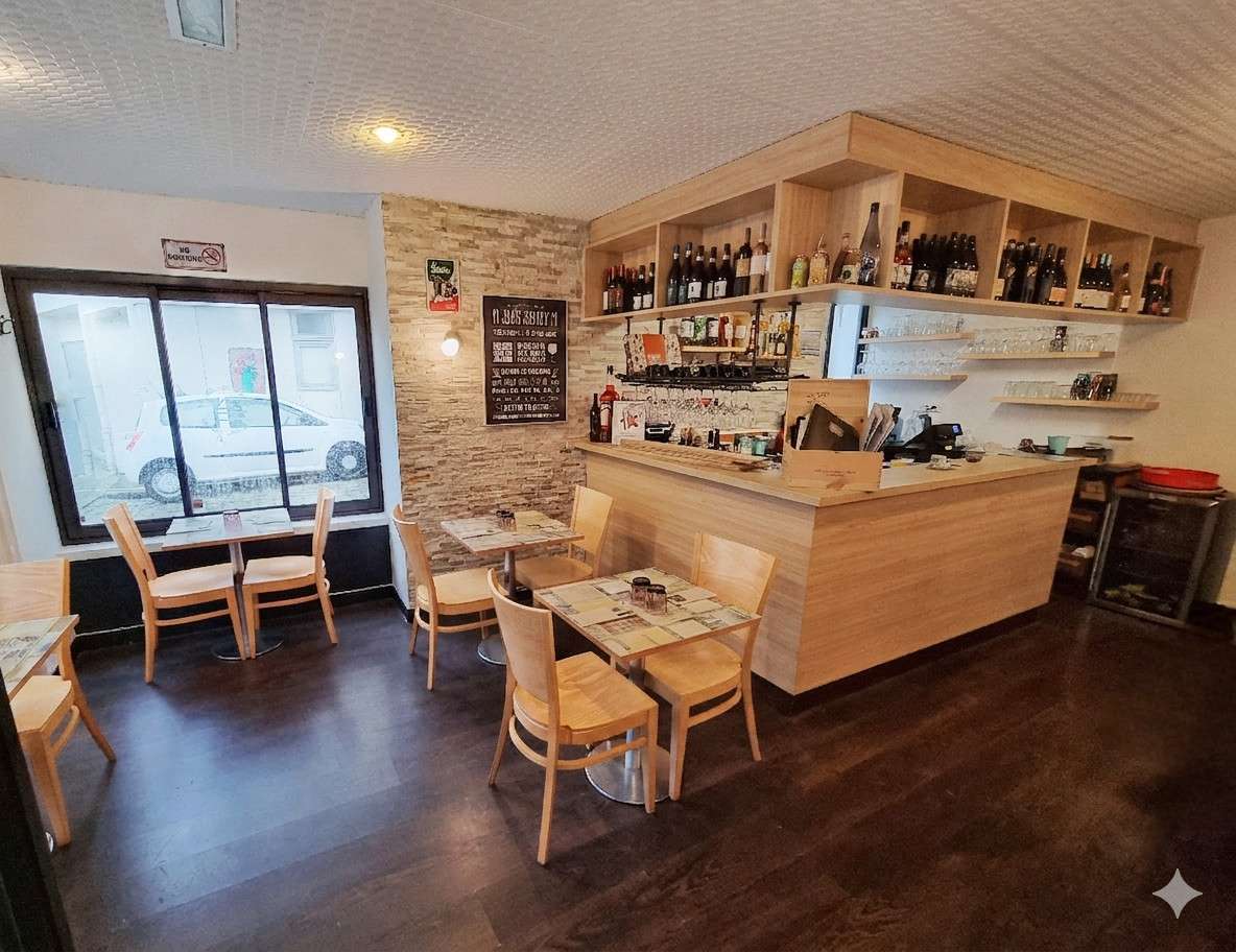 Local restaurant 70m² terrasse Gare Nord Nantes