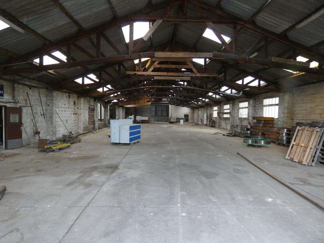 Vente entrepôt 4000m² sur 3ha proche de Flers