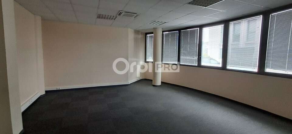 A louer 3 bureaux de 35 à 38m² à Pau Nord
