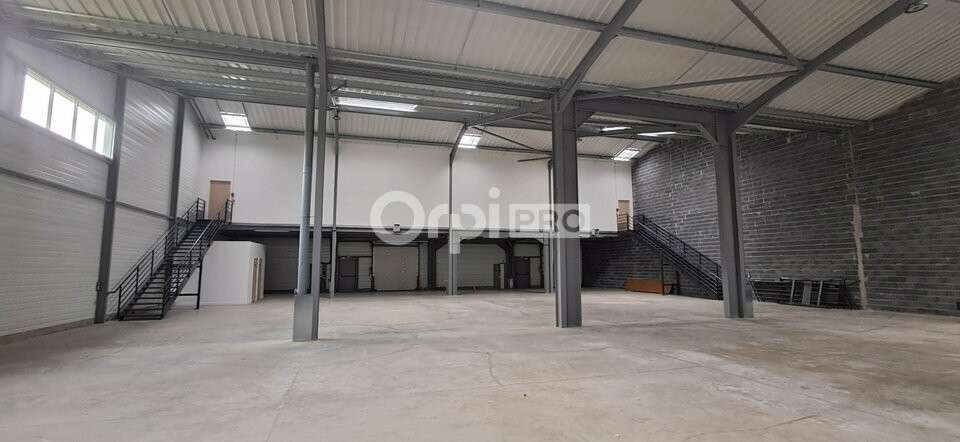 A louer local d'activité 1325m² à Pau Nord
