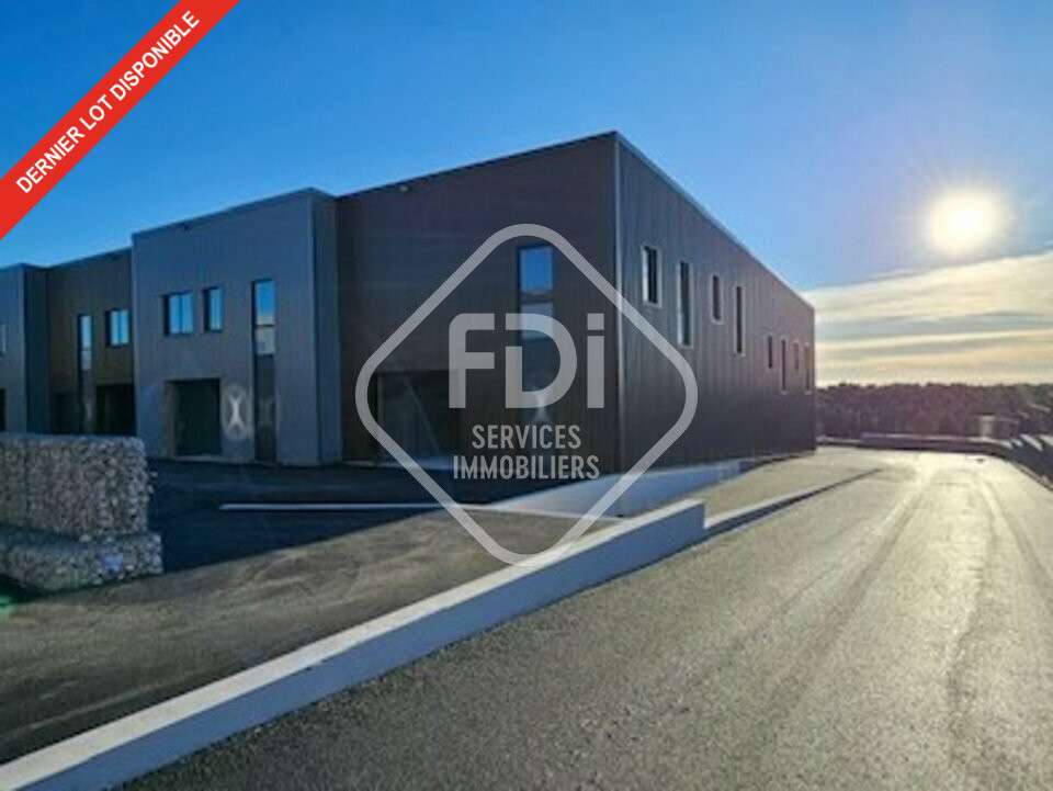 Cède local d'activité 3503m² à Vailhauques Ecoparc