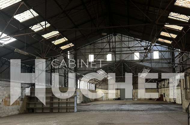 À vendre entrepôt 2500m² avec bureaux à Moult