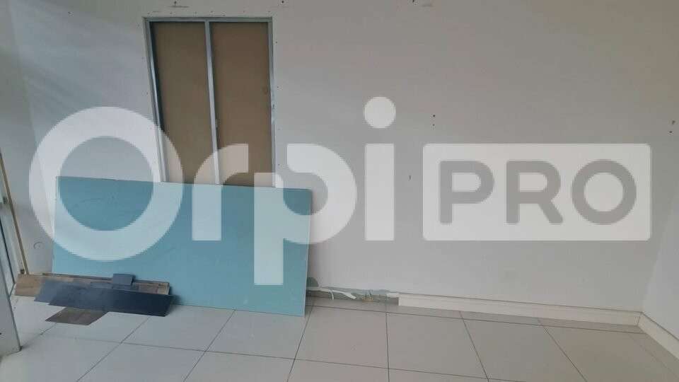 A louer bureaux de 25m² en R+1 à Baie-Mahault
