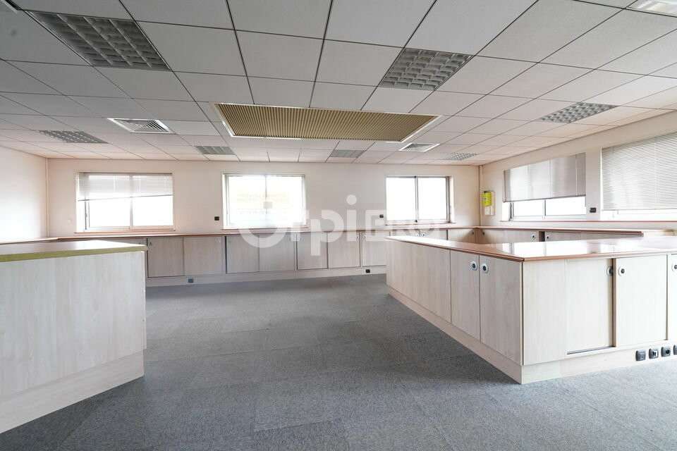 A louer bureaux 177m² Mornant accès facilité D342