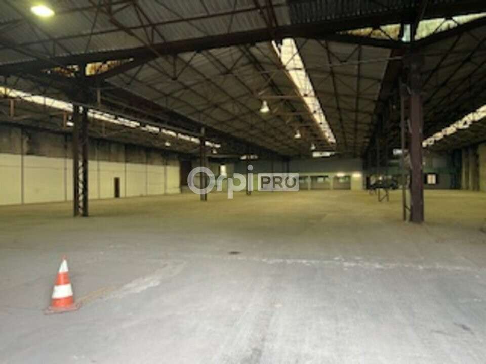 A louer entrepôt de 3200m² à Nice Est la Trinité