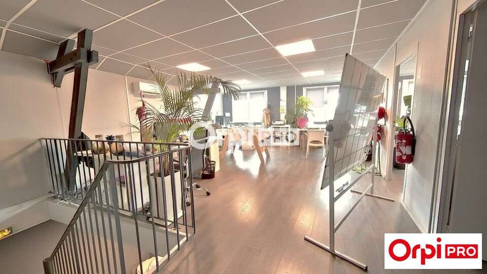 Vente local pro 481m² à la Chapelle-d'Armentières