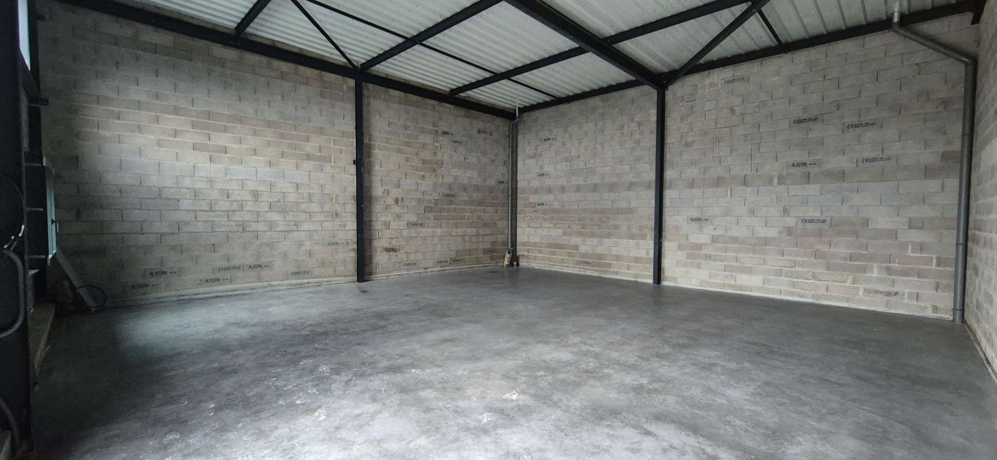 A louer entrepôt 100m² ZA Aigrefeuille-d'Aunis
