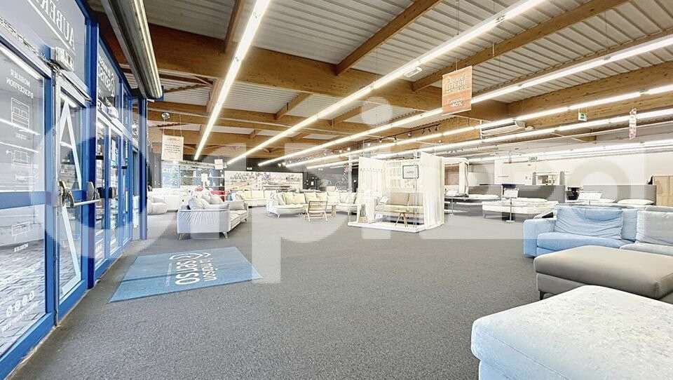 Local commercial à louer de 860m² à Villefranche