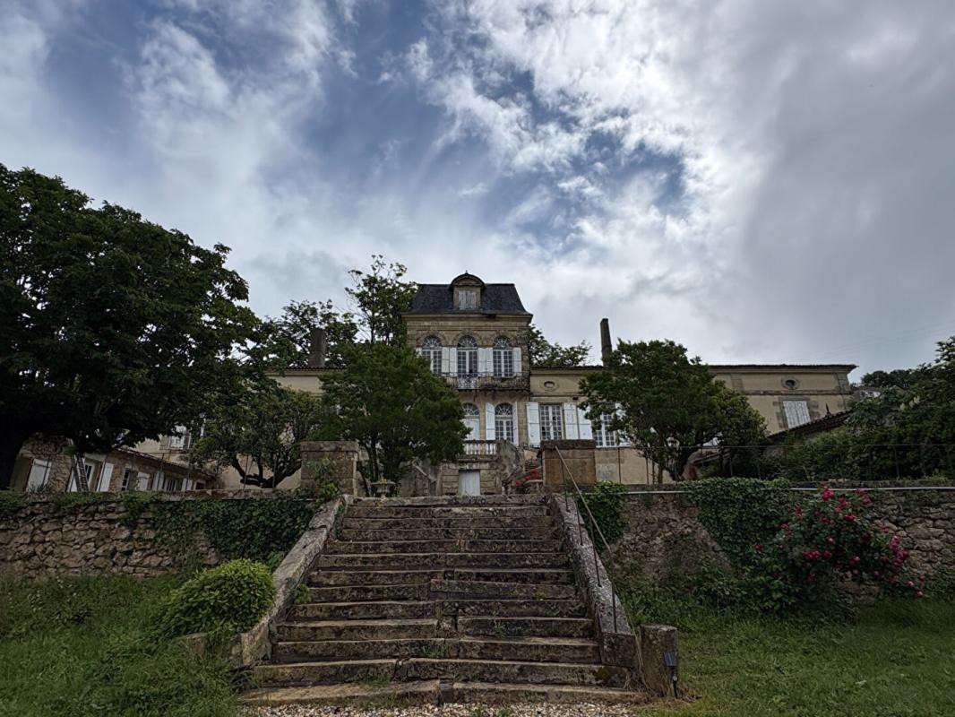 AV château 1100m² potentiel événementiel à Loupiac