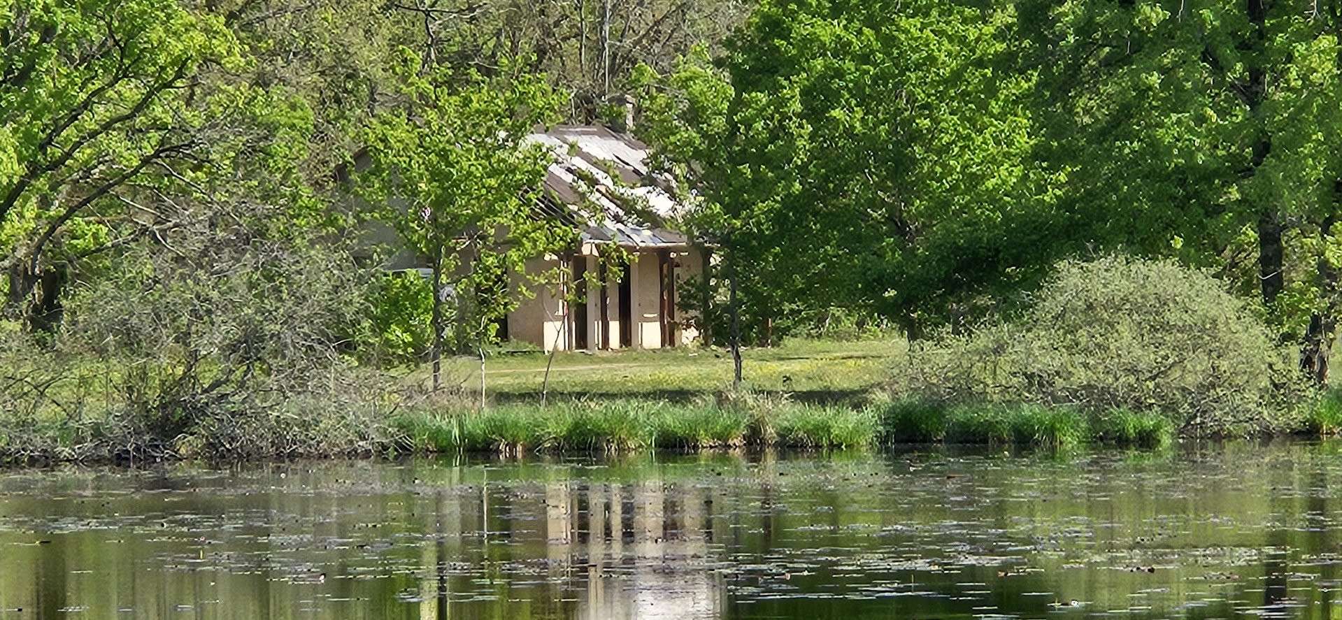 AV maison d'eau à rénover dans la Brenne 596000€