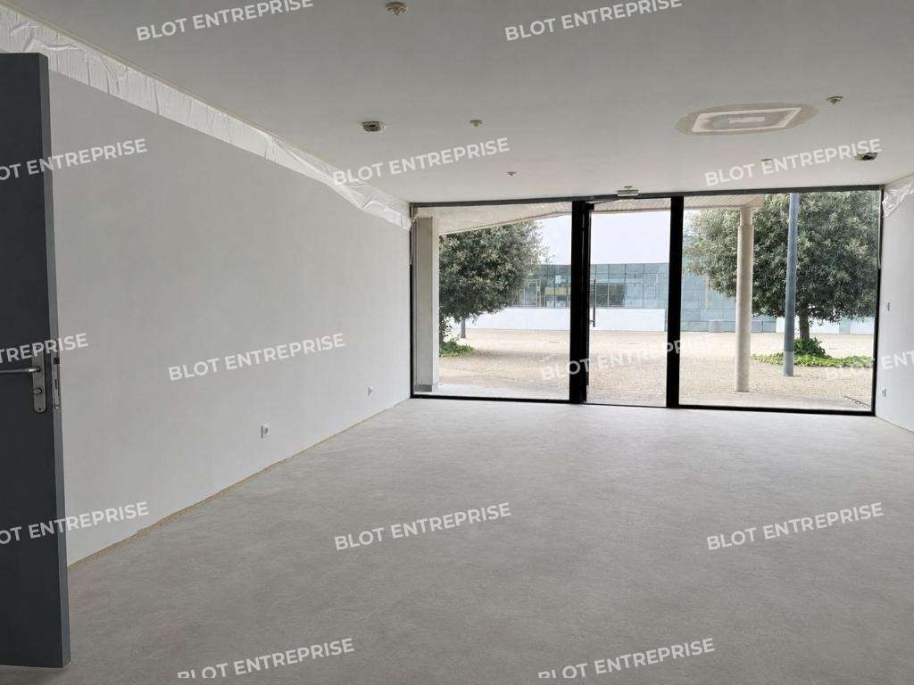 A louer à vendre local commercial 50m² à Ploeren