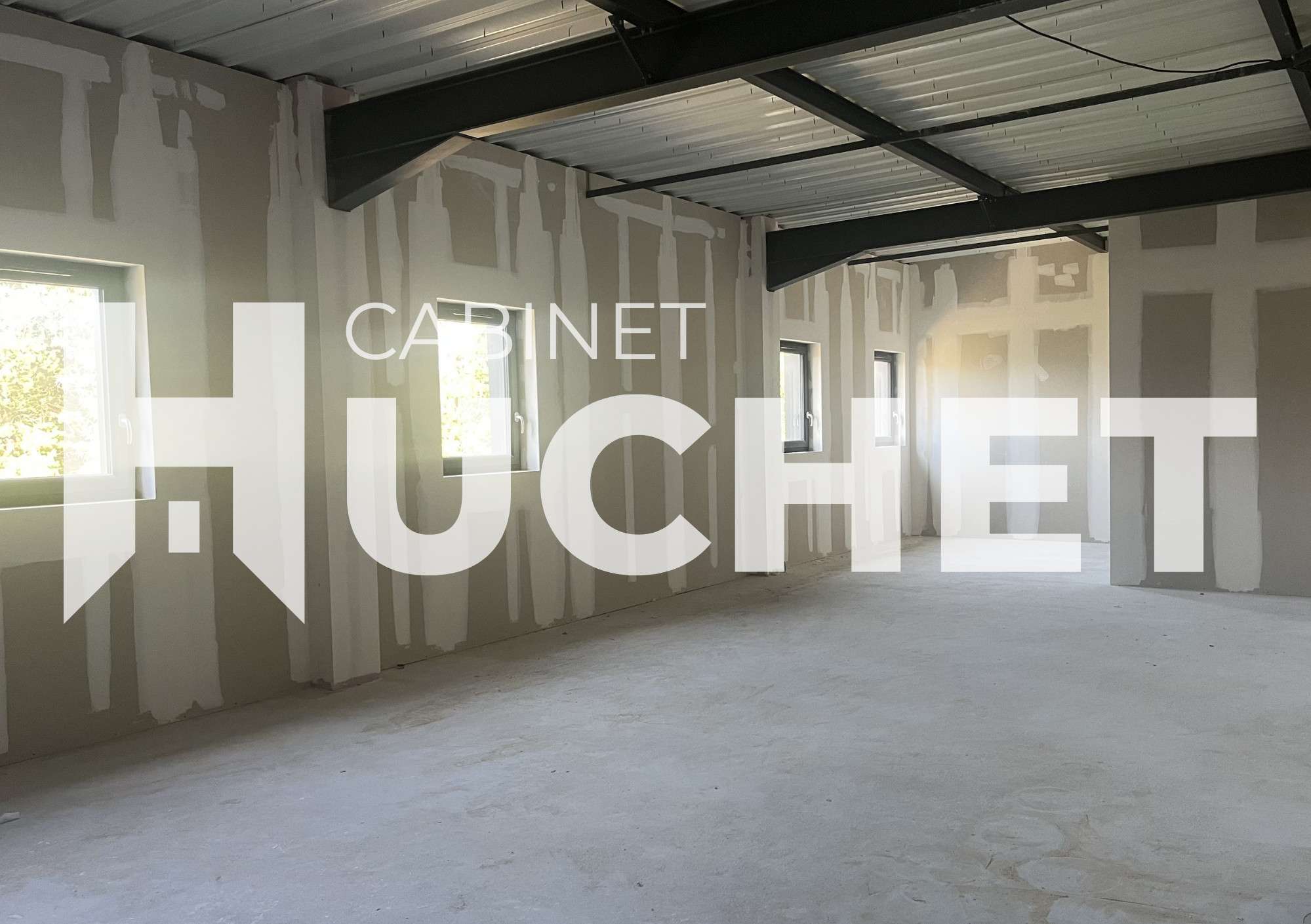 A louer bureaux bruts 95m² à Rots Caen Nord Ouest