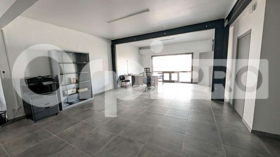 Loue local professionnel de 126m² en RDC à Cayenne