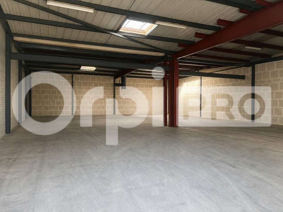 A louer espace de stockage 400m² en ZA La Rochelle