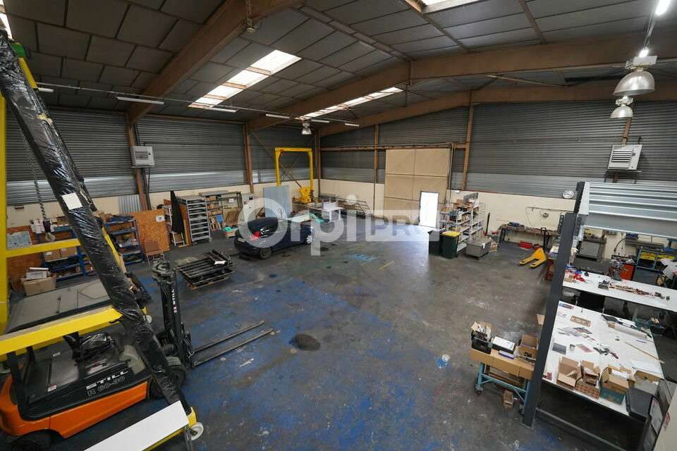 A louer local d'activité 500m² à Vaulx-en-Velin