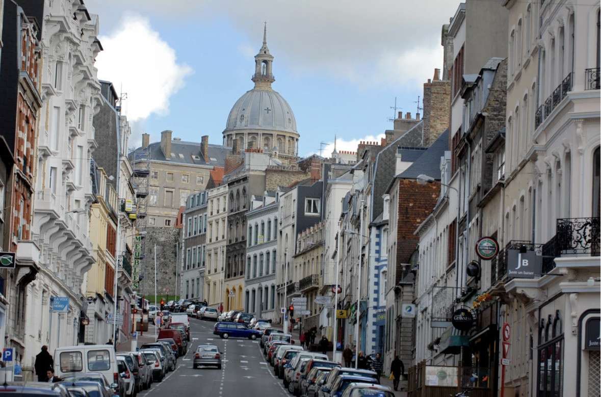 AV murs commerciaux de 270m² à Boulogne empl strat