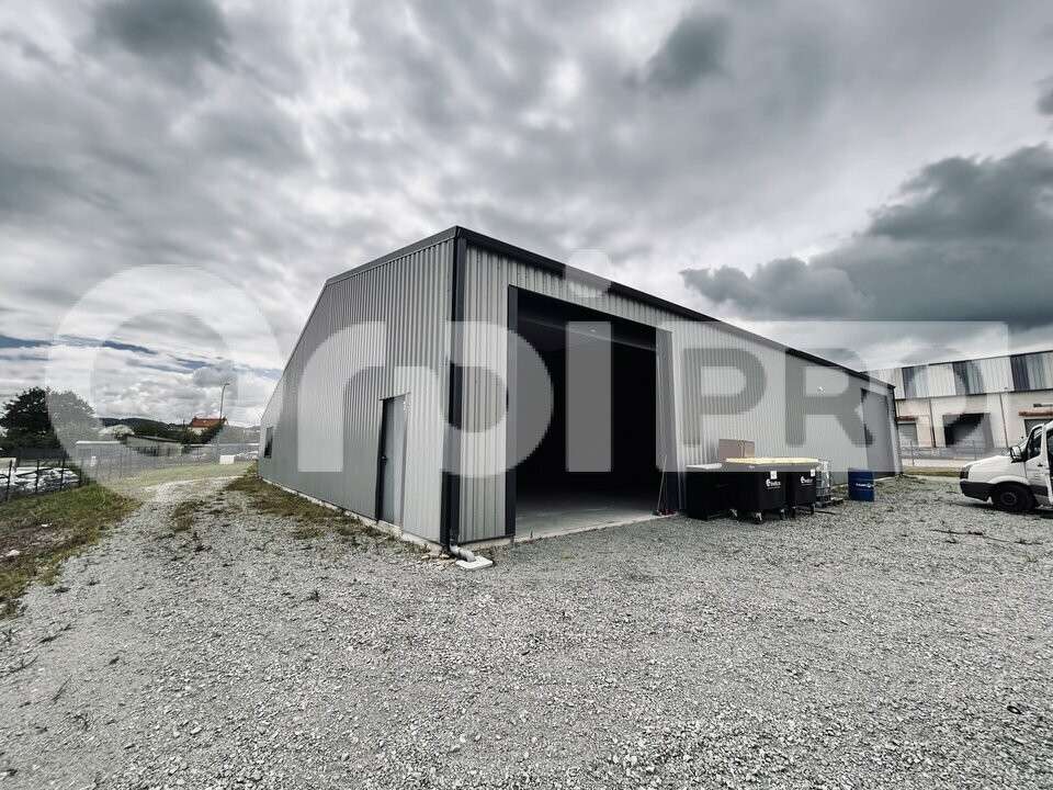 A louer local pro 212m² en za dynamique à Guéret 