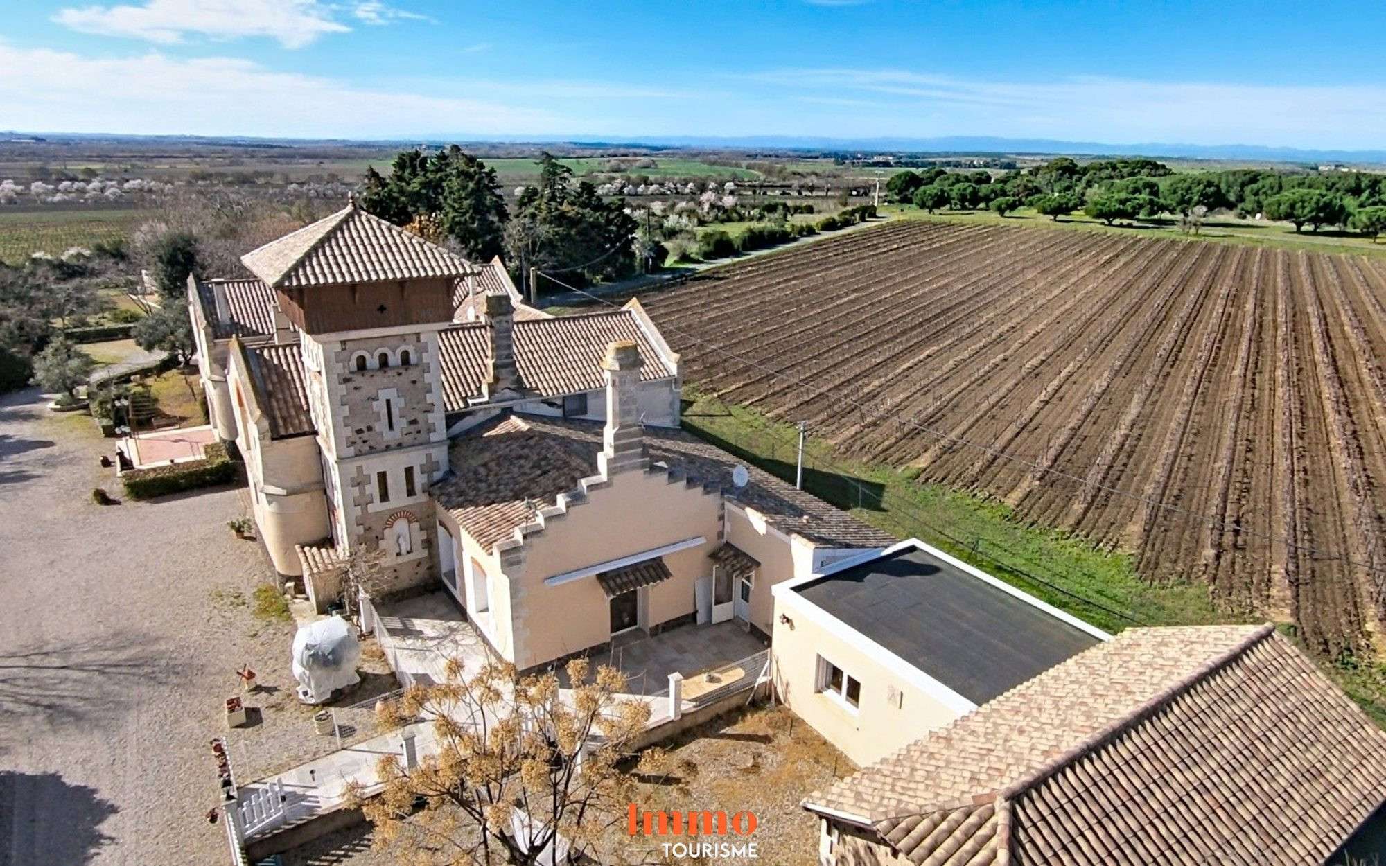 Maison de maître et domaine touristique de 16