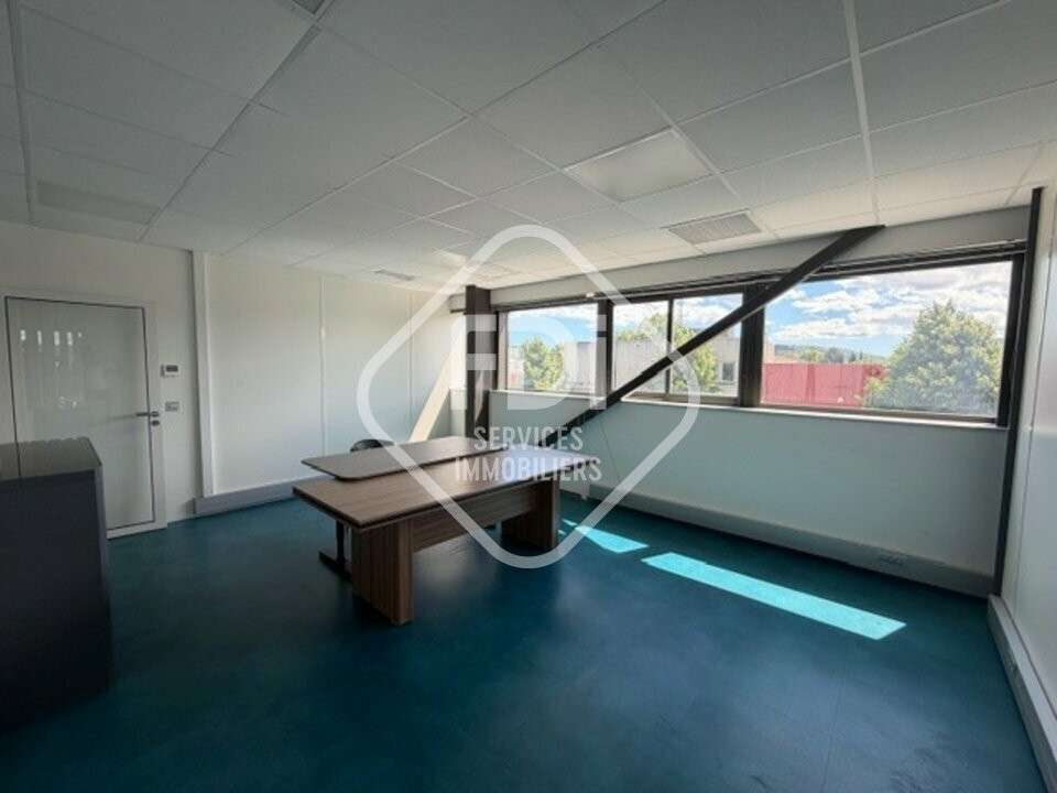 Bureaux de 125m² à louer en R+1 à Fabregues