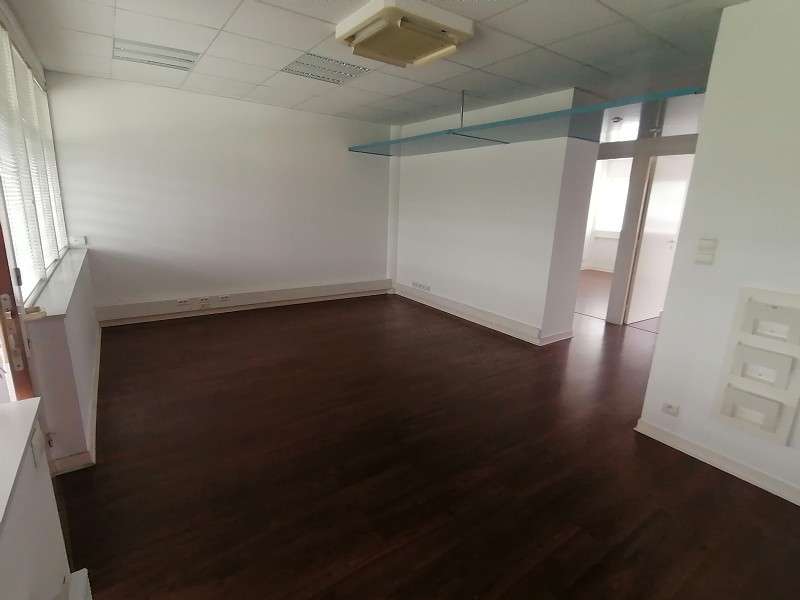 A louer bureau aménagés 85m² voie express Quimper