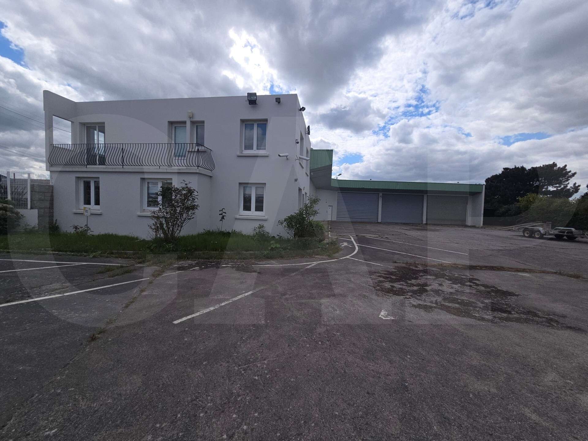 A vendre locaux 700m² ZA Chaptal à Saint-Brieuc