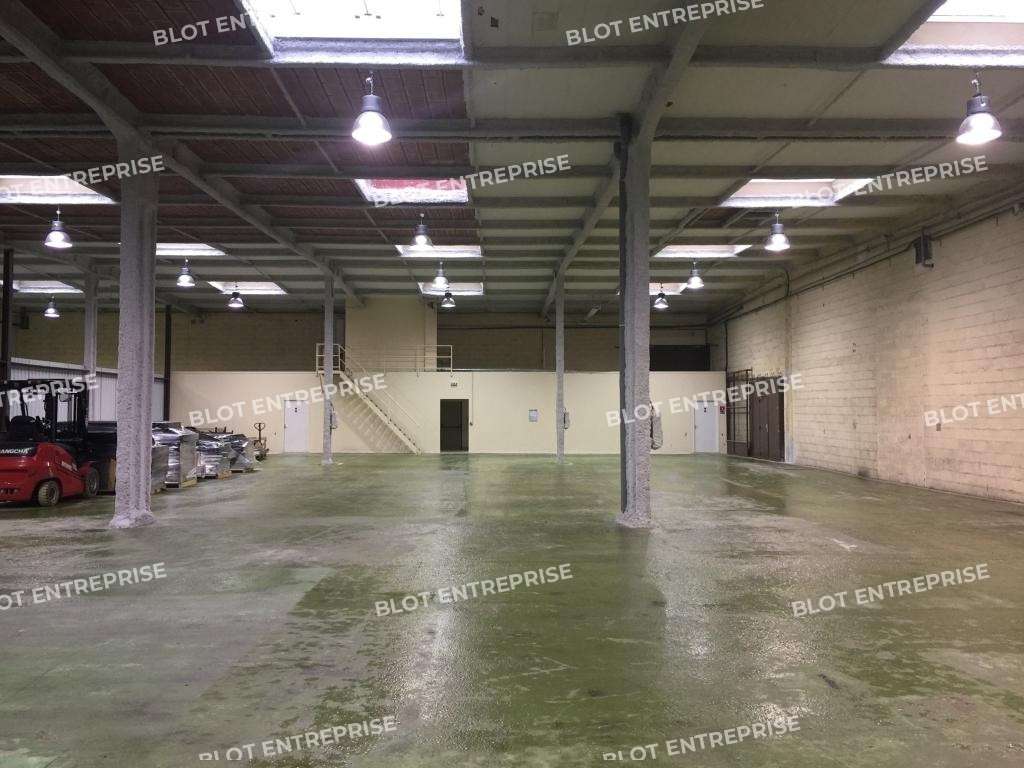 A louer local 1100m² Lanester Parc Technellys