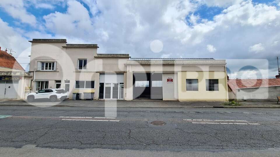 Local d'activité de 400m² à louer dans le 03