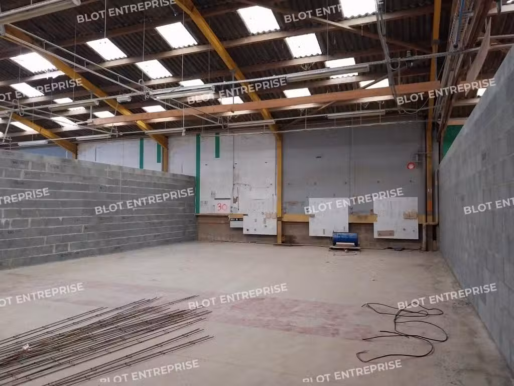 A louer cellule d'activités 225m² à Languenan