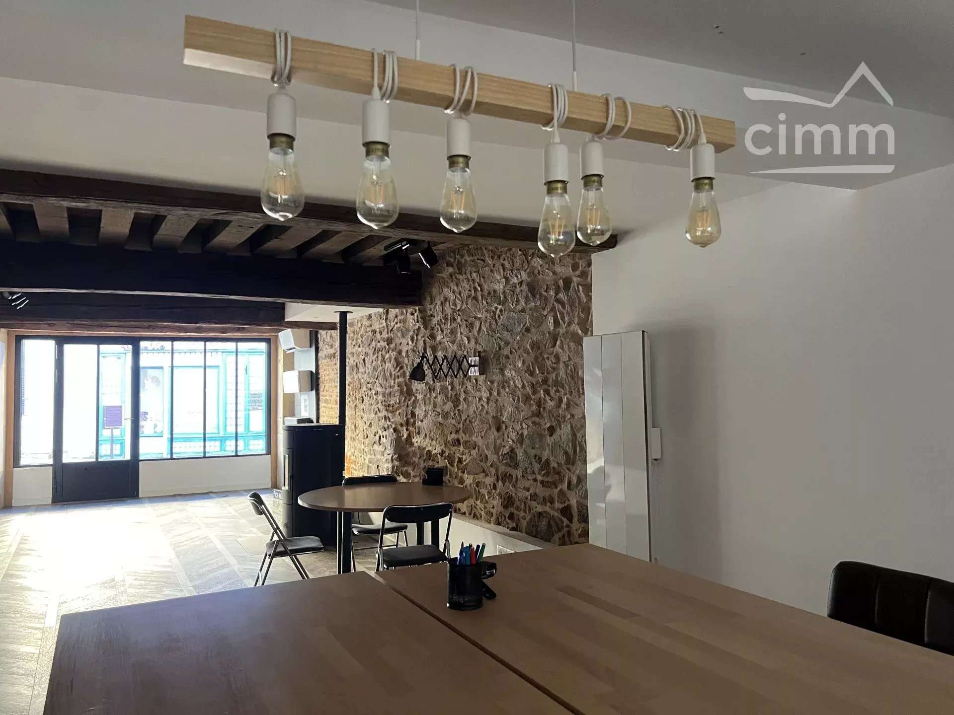 AV local commercial bureau ou air bnb 93m² dept 71