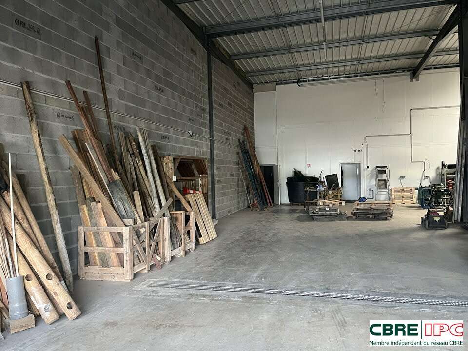 AV local d'activités 245m² Mouguerre accès facile