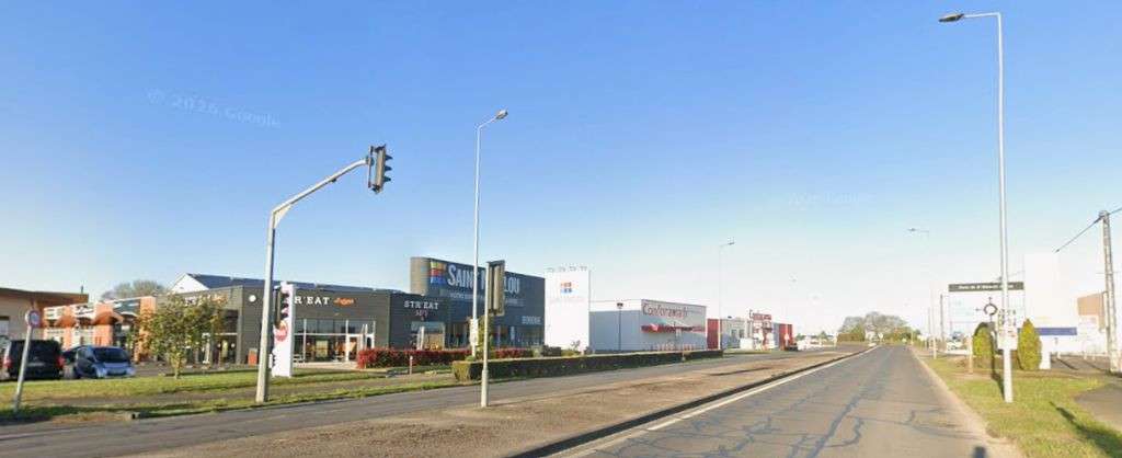 Loue local commercial de 1700m² en zc à Bourges