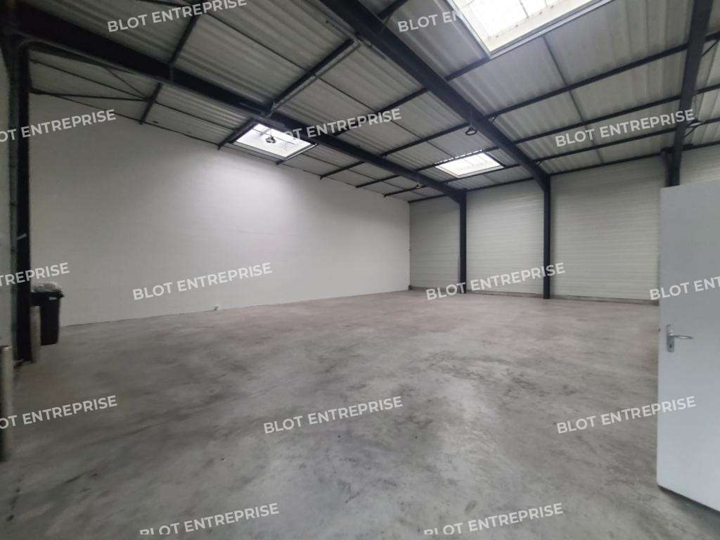 A vendre local d'activités de 255m² à Plescop