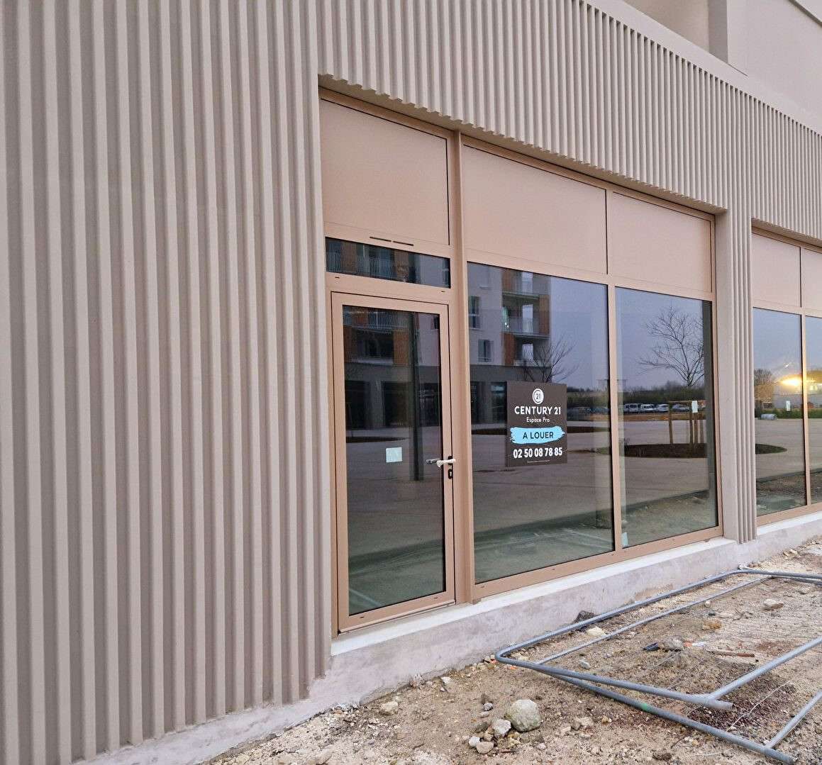 A louer local commercial neuf 106m² Sud de Caen