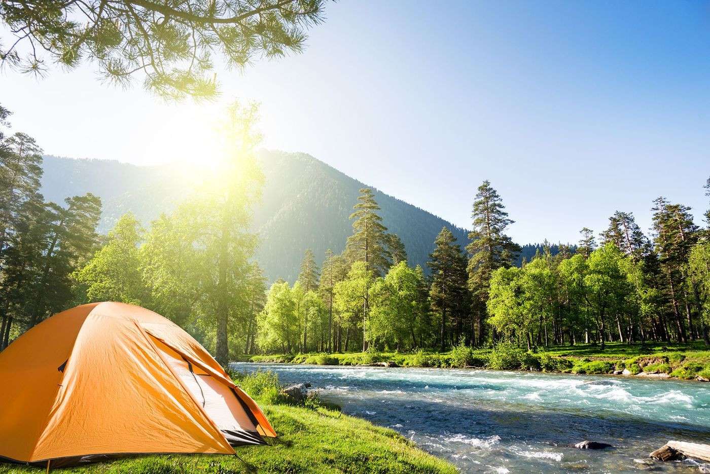 Vente camping à la montagne dans les Pyrénées