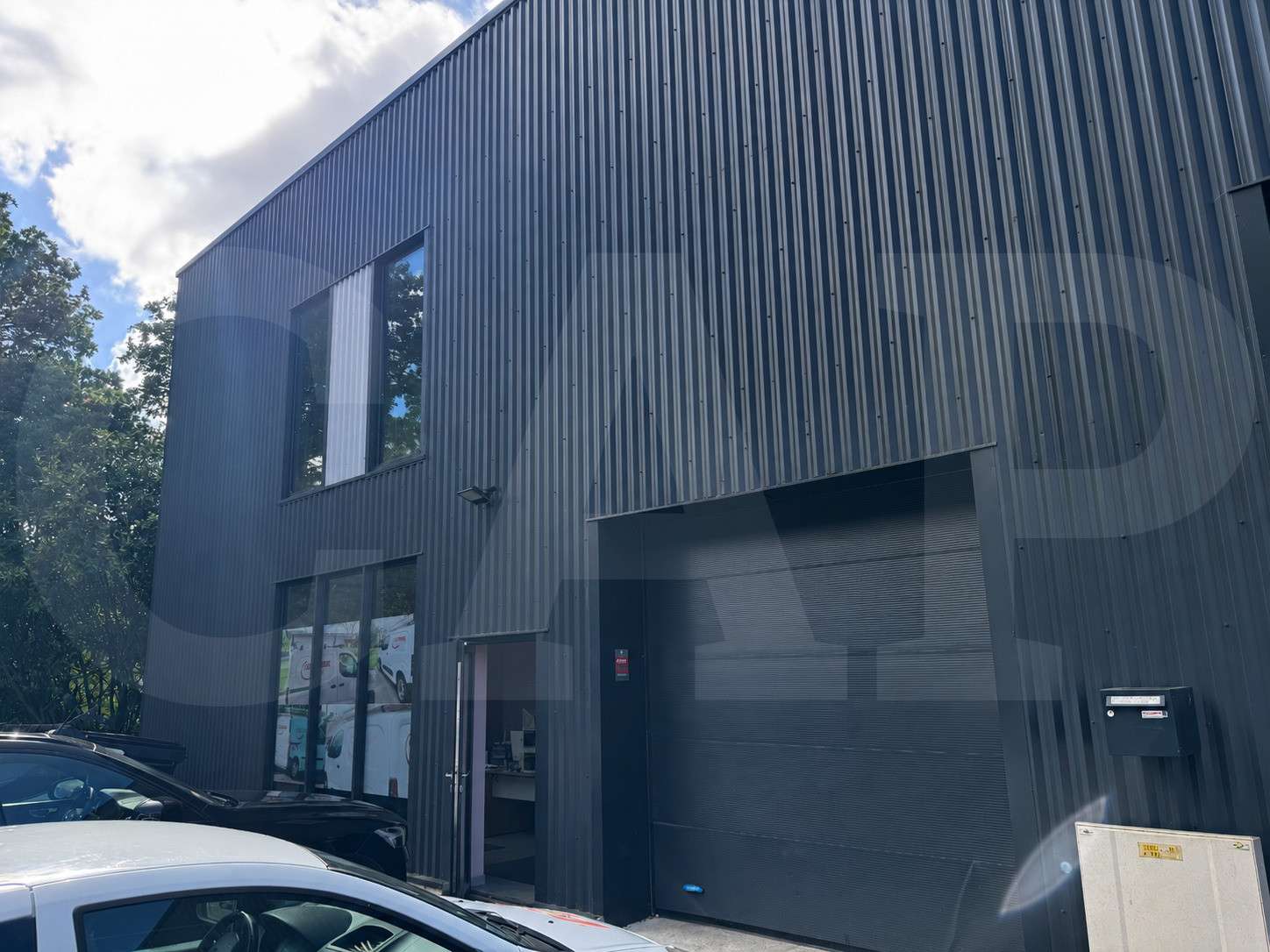 Cellule d’activité 160m² à louer à Vern-sur-Seiche