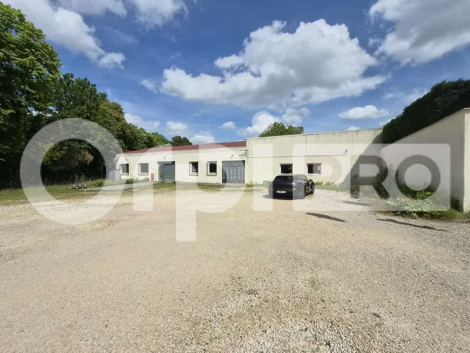 Local d'activité 620m² à louer à Tinqueux